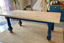 Table de ferme ancienne en bois massif de hêtre rénovée avec plateau en bois 