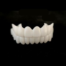 Fausses dents supérieures et