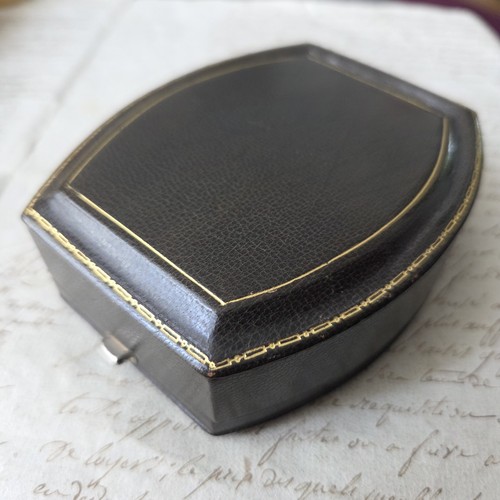 Luxueux ecrin ancien - ecrin, cuir