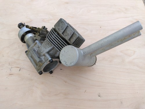 Super tigre 2000 - , moteur