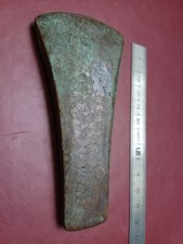 Hache en bronze moulage