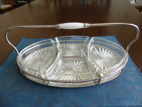 Ancien plat avec - avec, raviers