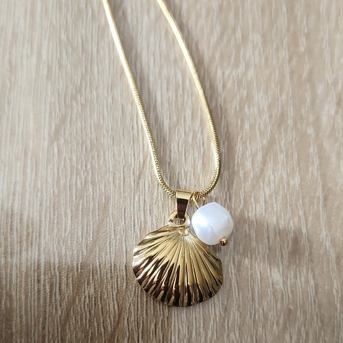 Collier pendentif coquillage