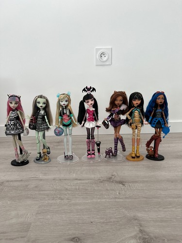 Lot poupées monster high - lot,