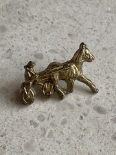 Pin’s Sulky Doré Hippismes