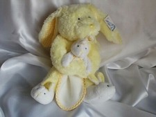 Doudou lapin jaune et son