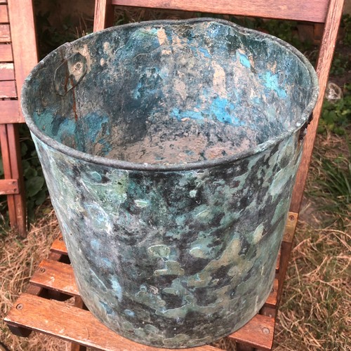 Très ancien chaudron - , en