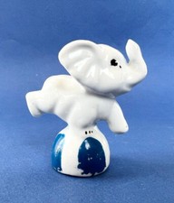 Figurine éléphant de cirque