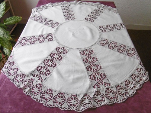 Nappe ancienne ronde avec