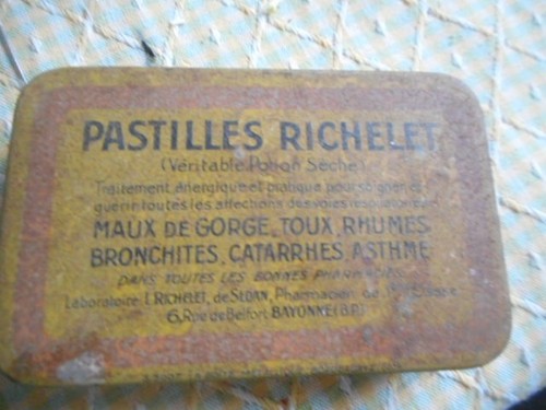 Ancienne boîte métallique