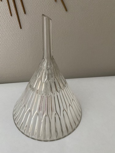 énorme entonnoir verre - entonnoir,