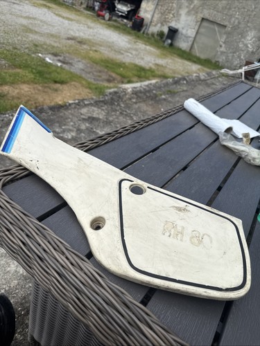 Cache latéral droit ts50r 50 - droit,