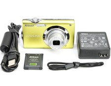 Top Mint Nikon COOLPIX S3000