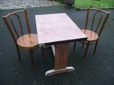 TABLE ET 2 CHAISES DE BAR CAFE