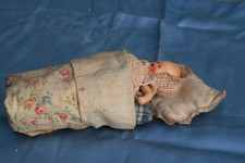 ancienne poupée miniature