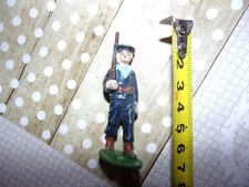 Soldat avec fusil Figurine