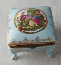 Ancienne boîte à bijoux sur