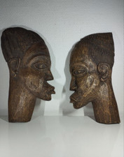 Masque têtes africain, couple, sculptés et ciselés en bois marron foncé, déco.