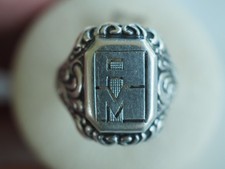 BAGUE CHEVALIERE ANCIENNE