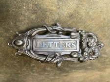 Ancienne  entrée  de boite à