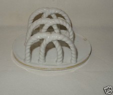 OBJET ANCIEN EN PORCELAINE