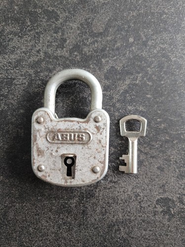 Cadenas ancien abus avec - ancien,