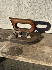 Ancien fer a repasser électrique en fonte et bois Calor 