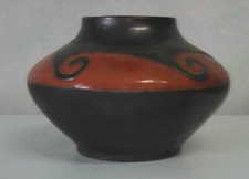 Ancien vase en céramique avec