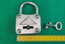 RARE ANCIEN CADENAS ABUS