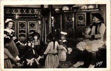 Old postcard around the closed beds Bretons La Ronde Bretonne FOLKLORE (731992)