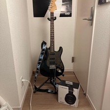 Guitare Squier by Fender Strat avec sangle Fender incluse modèle standard