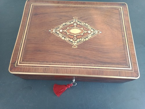 Ancienne boîte jeux - ancienne,