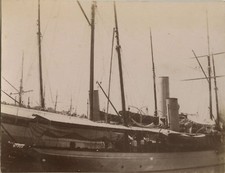 OLD PHOTO - VINTAGE SNAPSHOT - BOAT YACHT FIREPLACE - BOAT