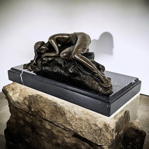Sculpture statue femme nue