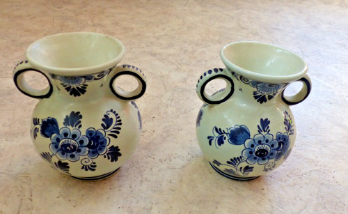 Lot deux petits vases en - ,