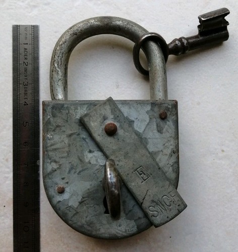 Vit ancien cadenas - -,