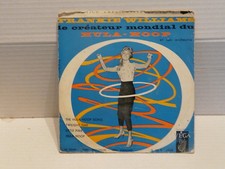 FRANKIE WILLIAMS The hula hoop
