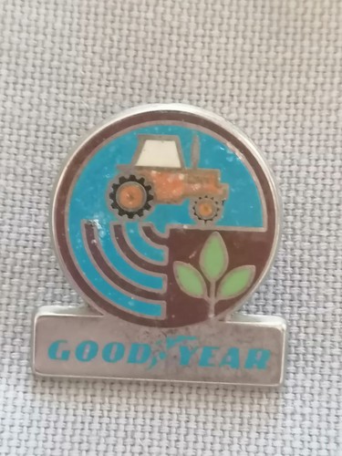 Pin émaillé pneu goodyear - pin's,