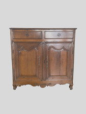 buffet en chêne massif  finement moulurées sculptée pieds biche . XIX siècle .