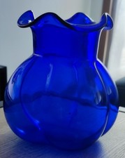 Vase en verre bleu cobalt – Design artistique – Col ondulé – Vintage décoratif