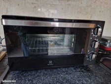 Four posable Electrolux ESO930