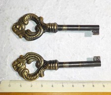 2 Jolies clés anciennes de