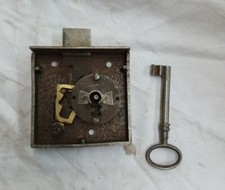 Serrure armoire , Commode