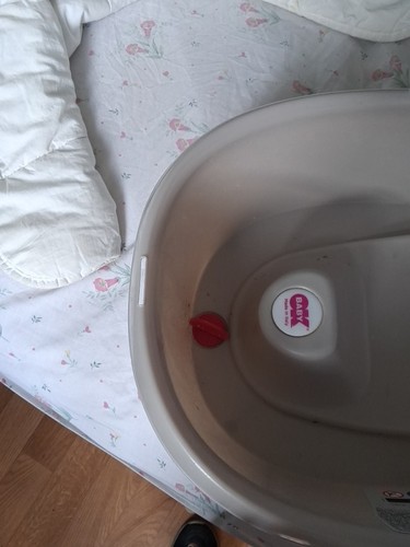 Baignoire bébé beige avec