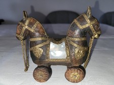 Petit cheval à deux têtes