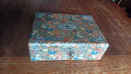 Boîte secret à bijoux - boîte,