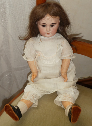 Très jolie poupée - poupée, ancienne