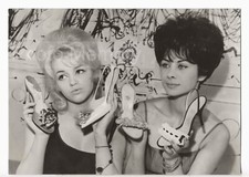 1960 women's shoes: Nymph pumps, Laure Bottier - vintage fashion photo