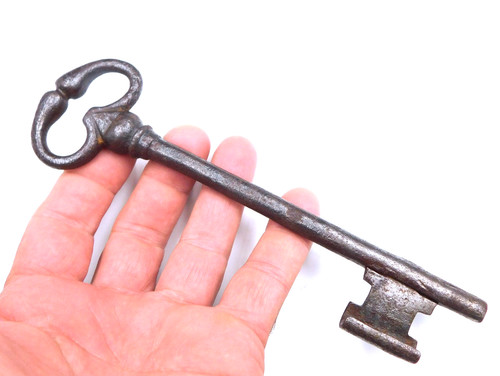 18.7cm old large wrought iron