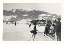 OLD PHOTOGRAPH ~1950 WINTER SPORT ICE SKATE RINK